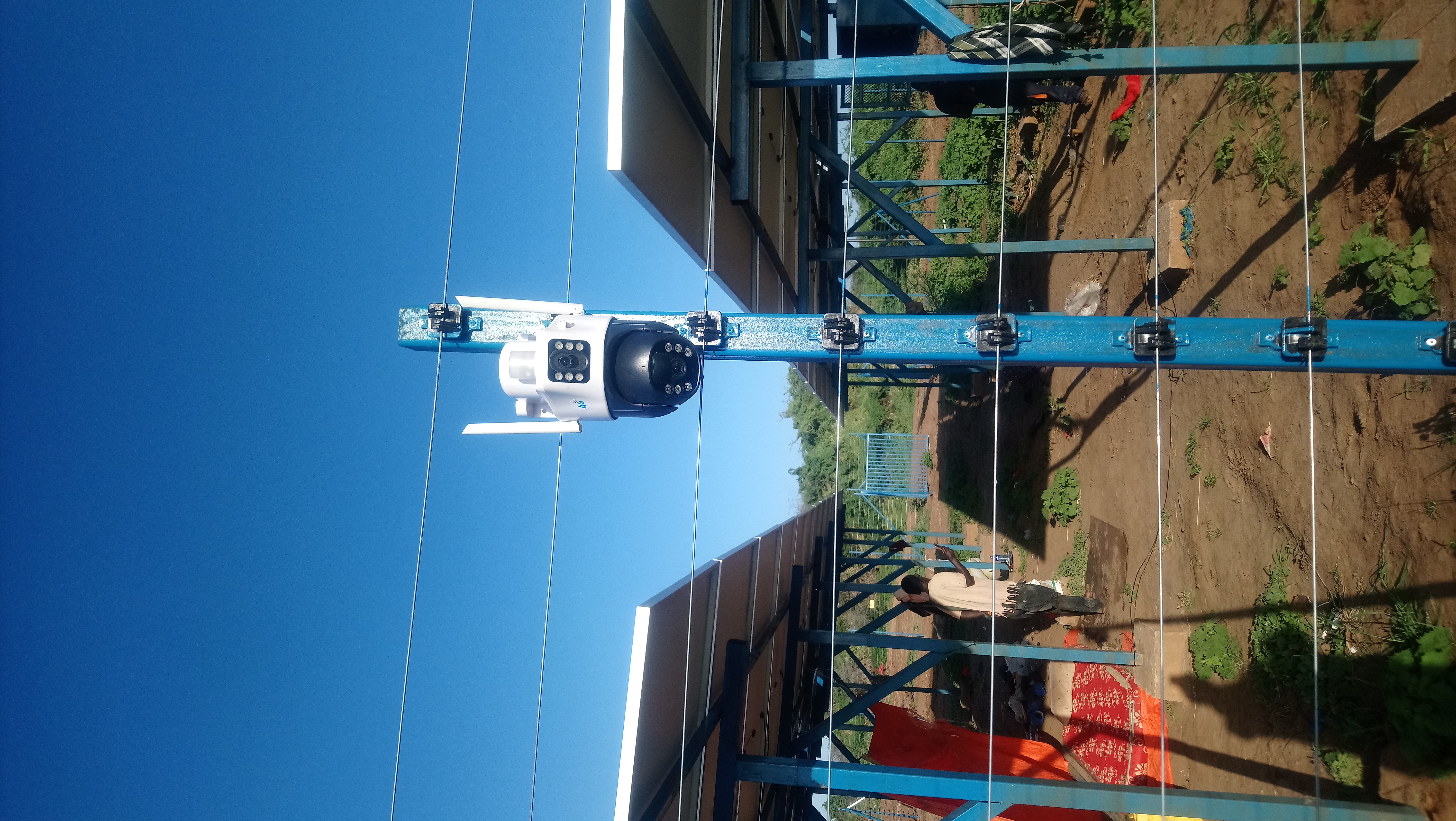Solar PTZ camera electric fence